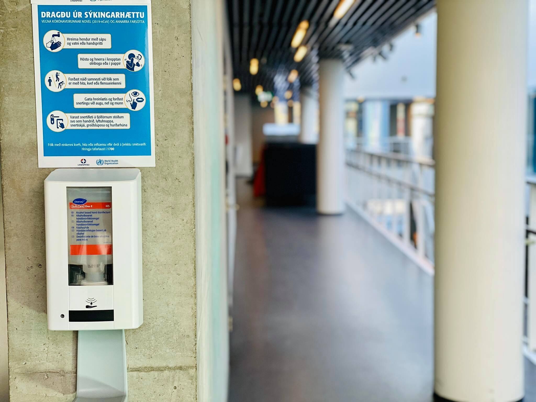 Disinfectant alcohol is to be found in all RU restrooms and near elevators. Posters from the Landspitali University Hospital with tips on how to avoid infection have been placed throughout the RU building.
